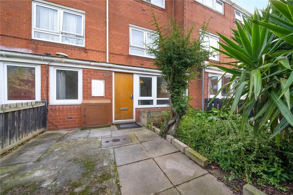 1 bedroom ground floor flat for rent