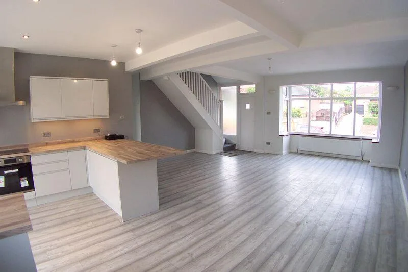 4 bedroom detached bungalow for rent