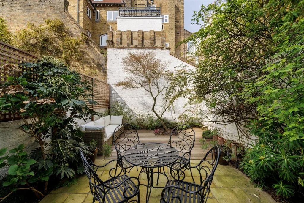 4 bedroom terraced house for rent