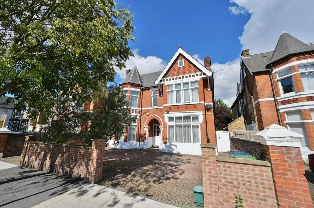 8 bedroom house for rent