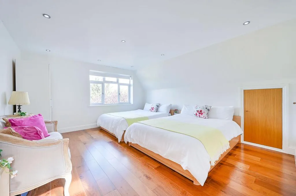 8 bedroom house for rent