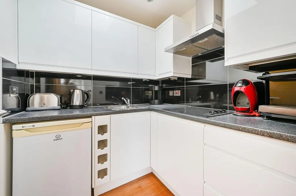8 bedroom house for rent