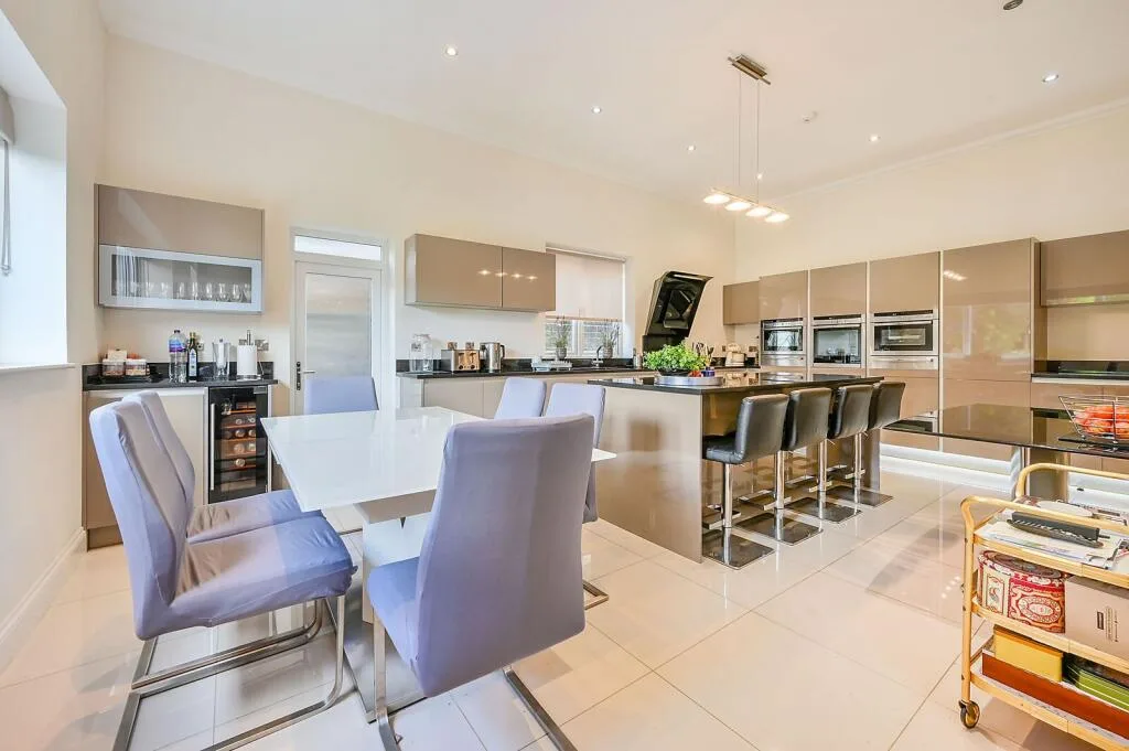 8 bedroom house for rent