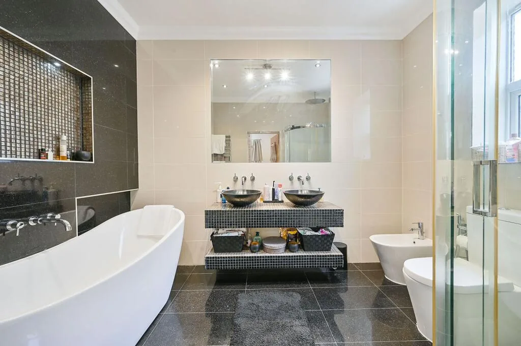 8 bedroom house for rent