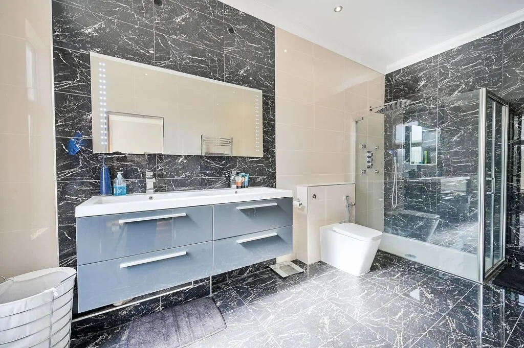 8 bedroom house for rent