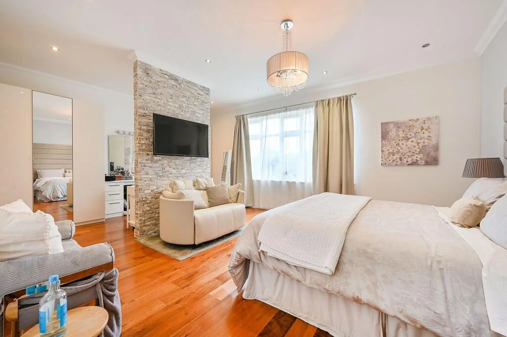 8 bedroom house for rent