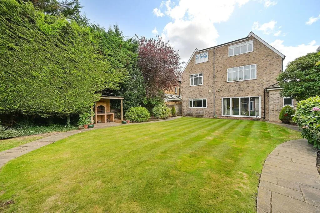 8 bedroom house for rent