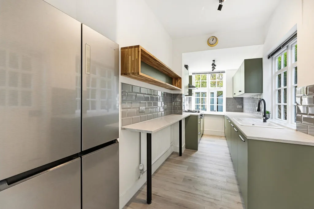 4 bedroom end of terrace house for rent
