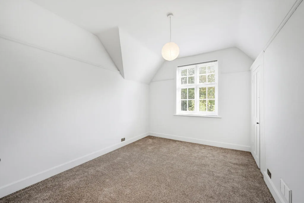 4 bedroom end of terrace house for rent