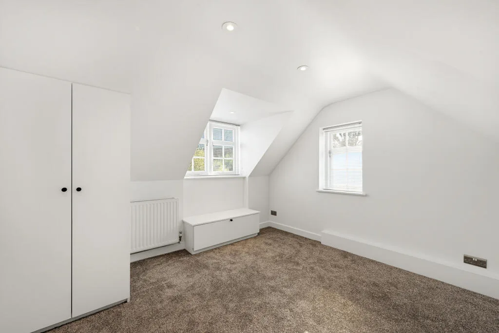 4 bedroom end of terrace house for rent