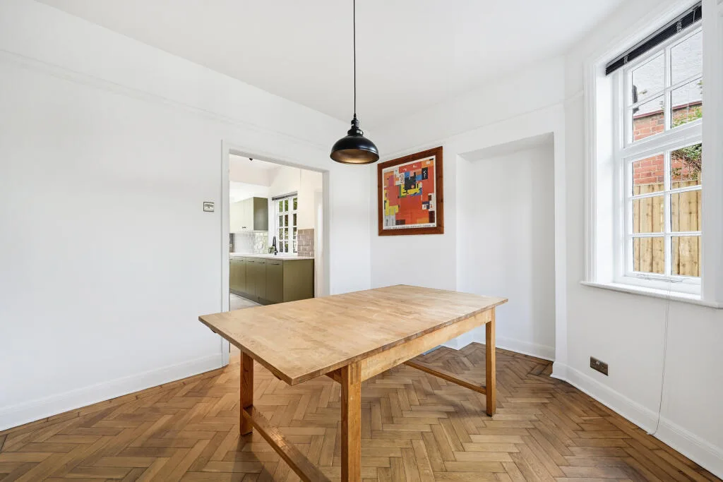 4 bedroom end of terrace house for rent