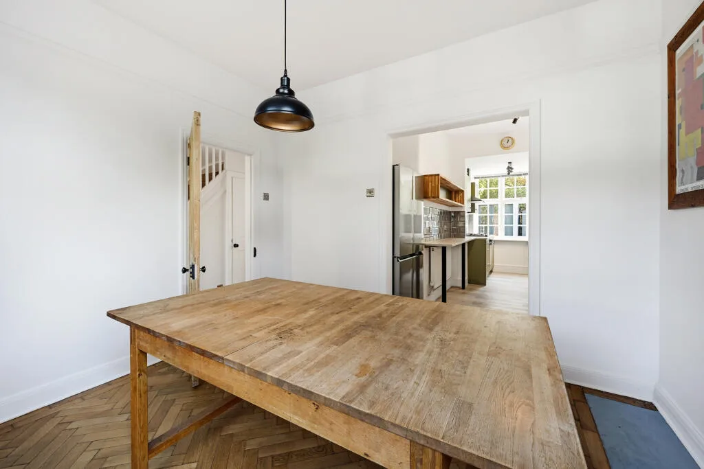 4 bedroom end of terrace house for rent