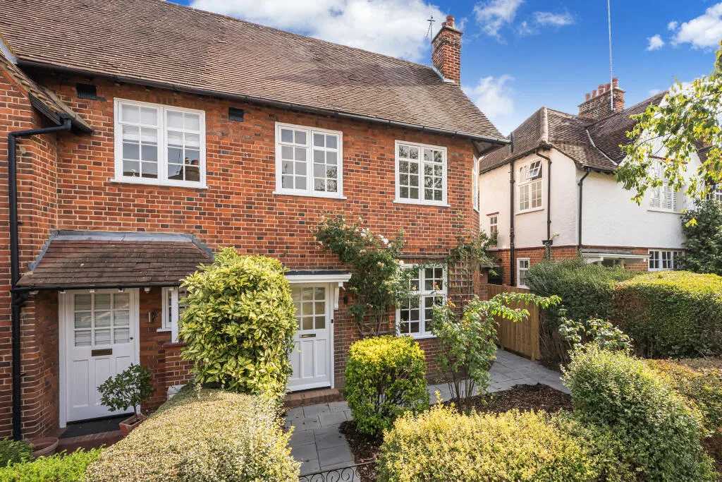 4 bedroom end of terrace house for rent