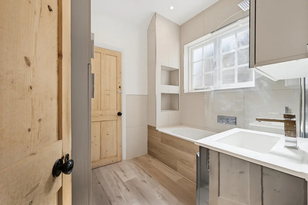 4 bedroom end of terrace house for rent