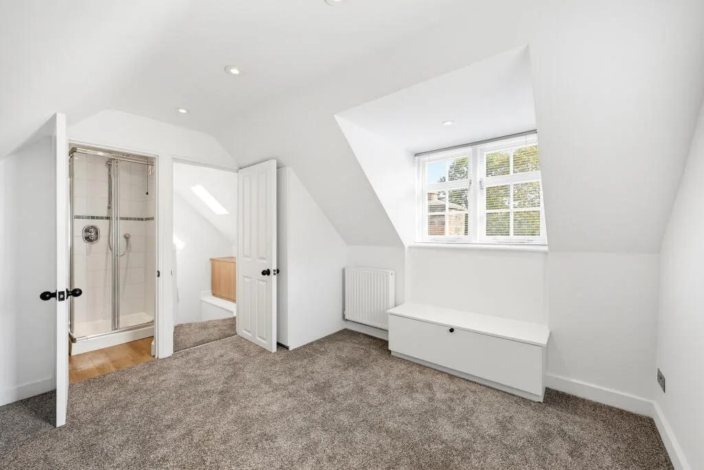 4 bedroom end of terrace house for rent