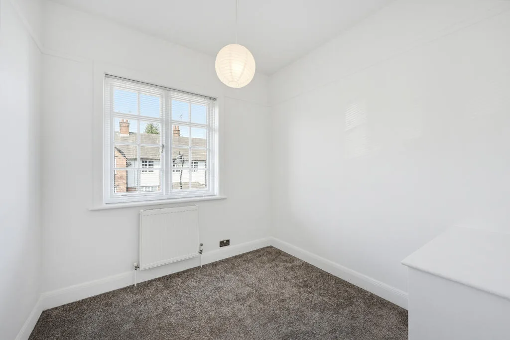 4 bedroom end of terrace house for rent