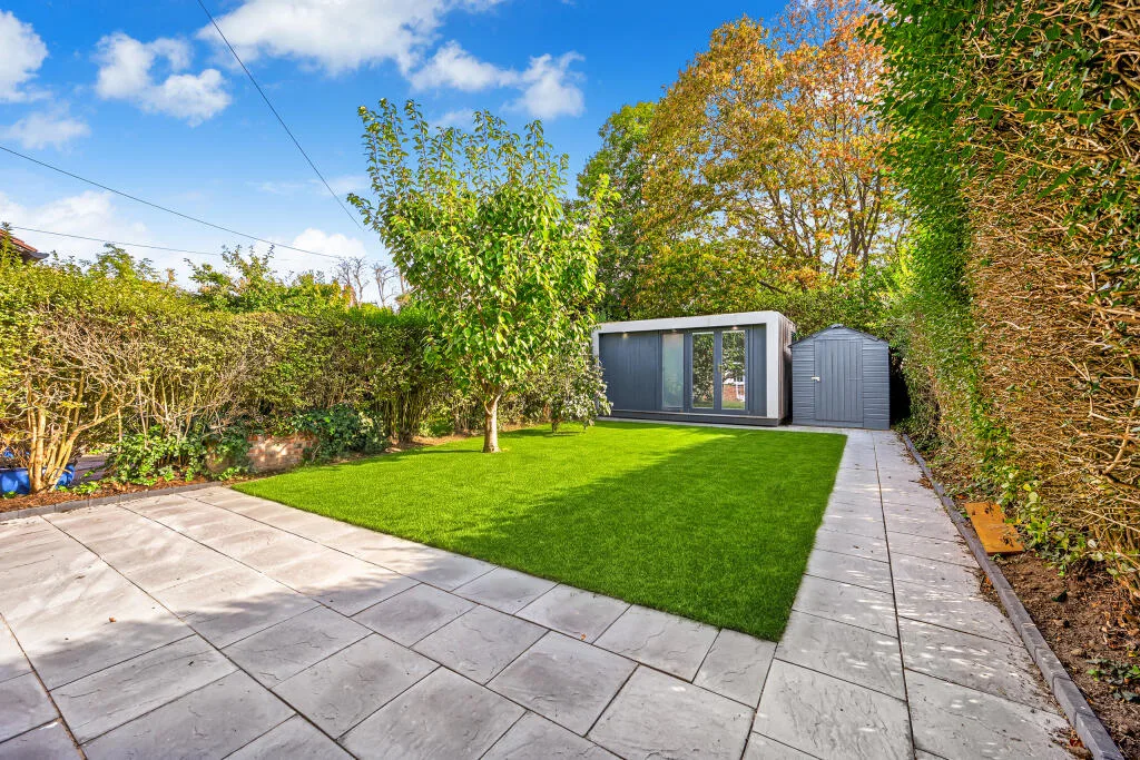 4 bedroom end of terrace house for rent