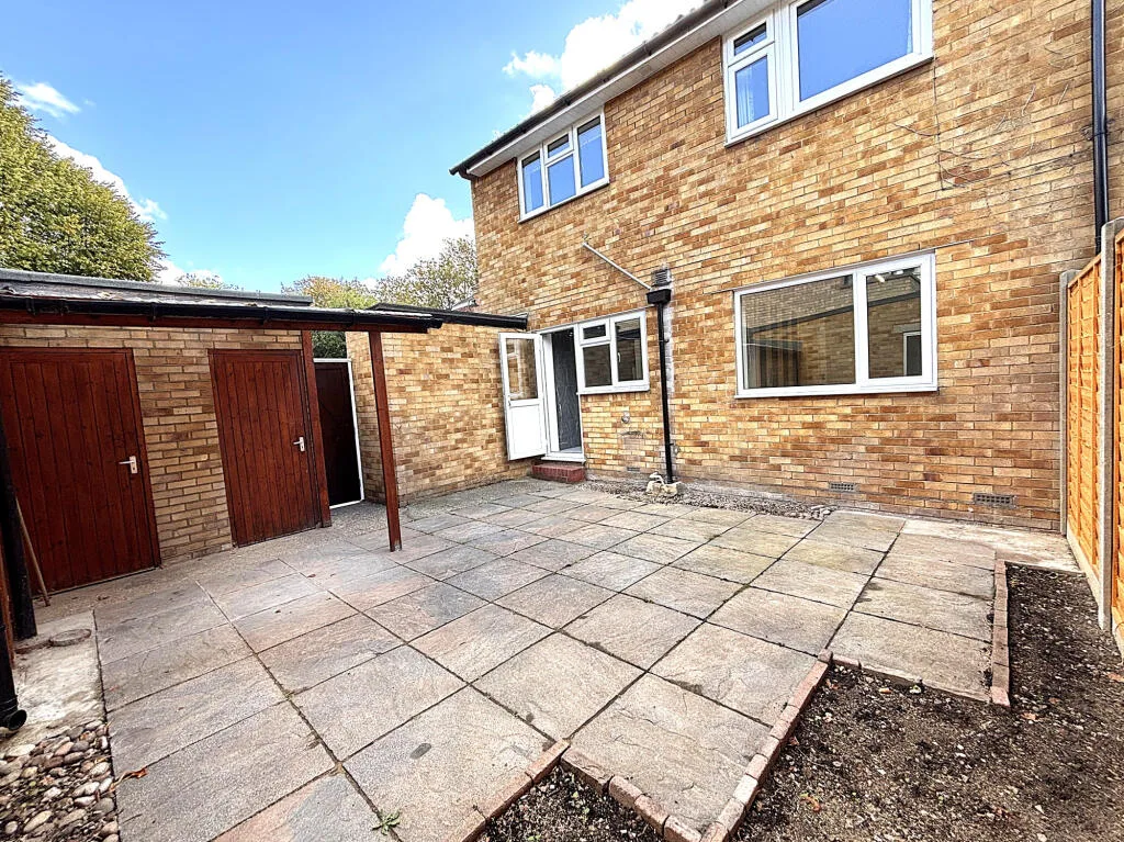 2 bedroom maisonette for rent