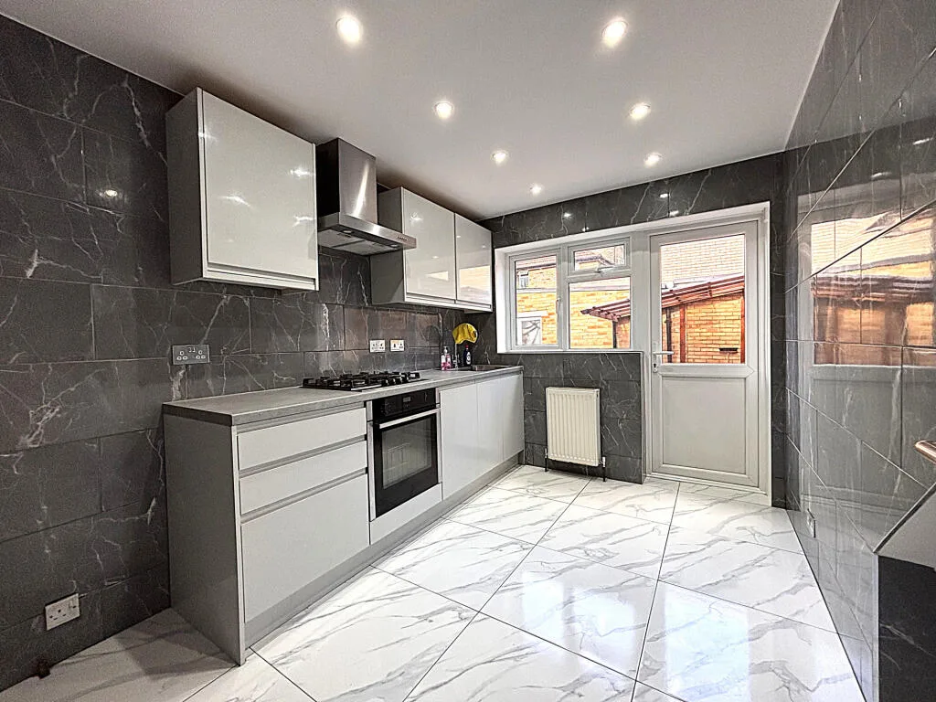 2 bedroom maisonette for rent