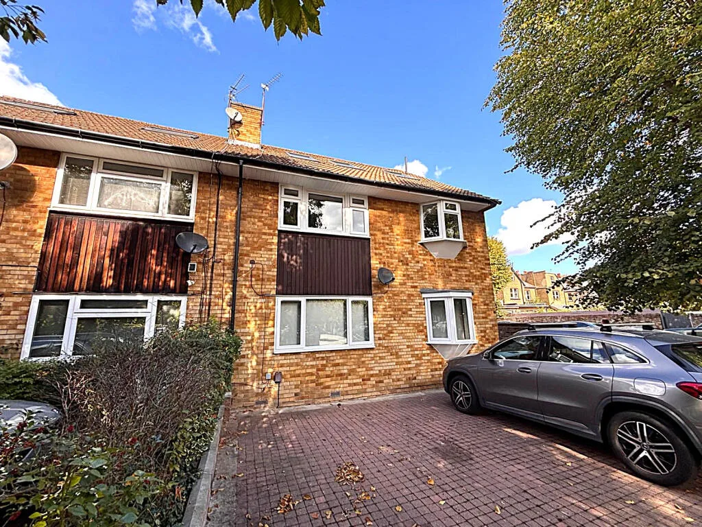 2 bedroom maisonette for rent
