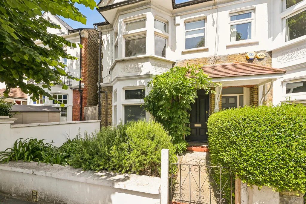 2 bedroom ground floor flat for rent