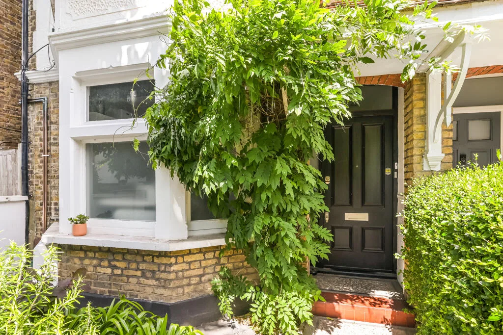 2 bedroom ground floor flat for rent