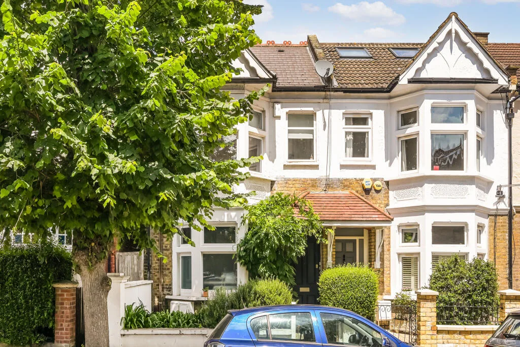 2 bedroom ground floor flat for rent