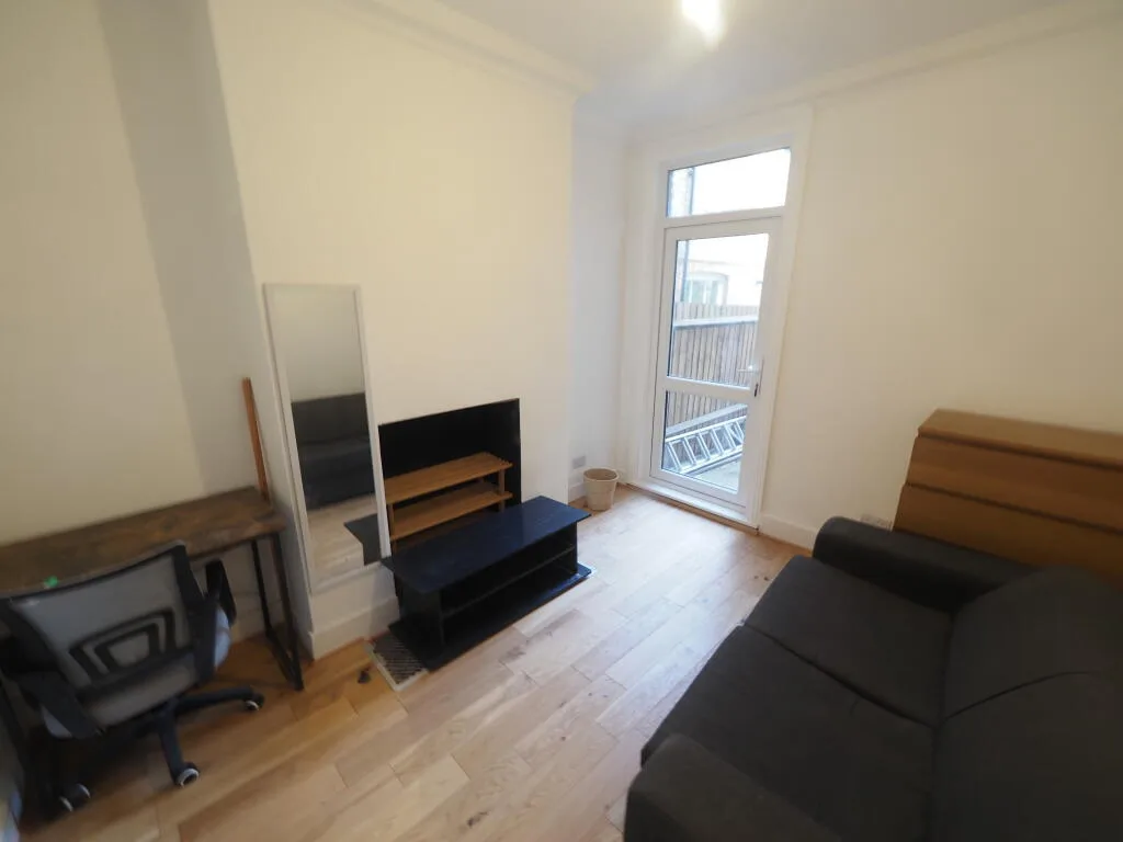 5 bedroom house for rent