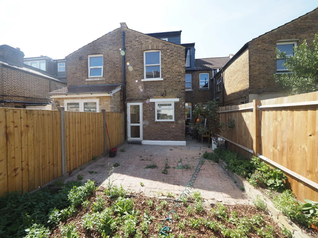 5 bedroom house for rent
