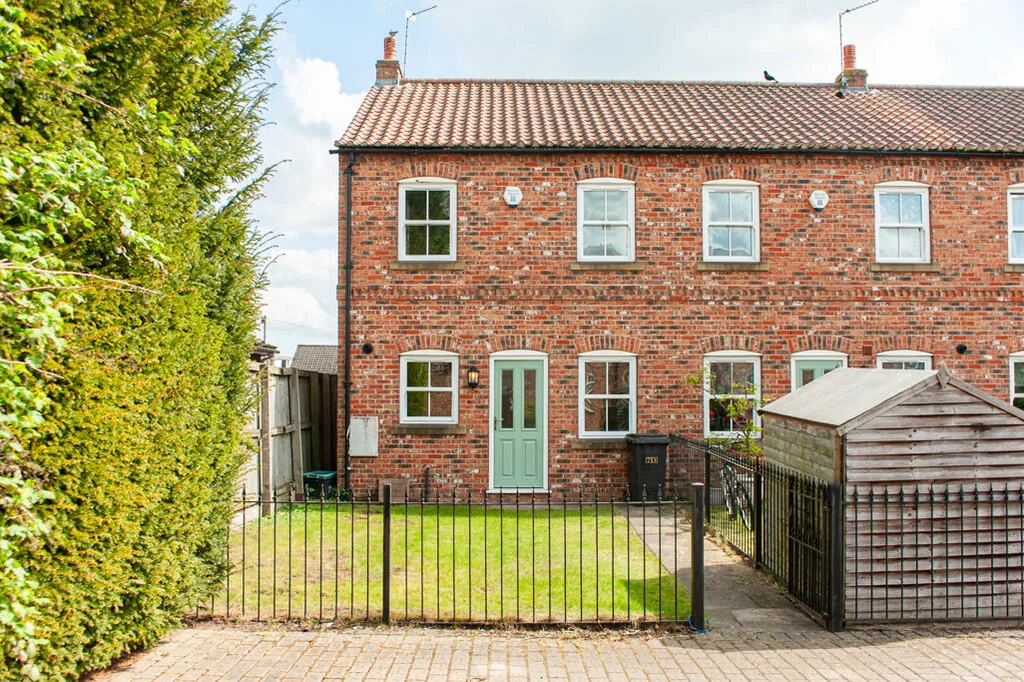 3 bedroom semi-detached house for rent