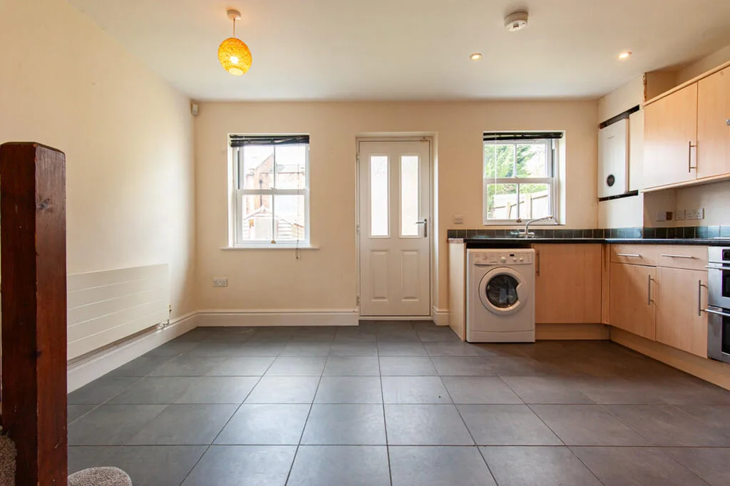 3 bedroom semi-detached house for rent