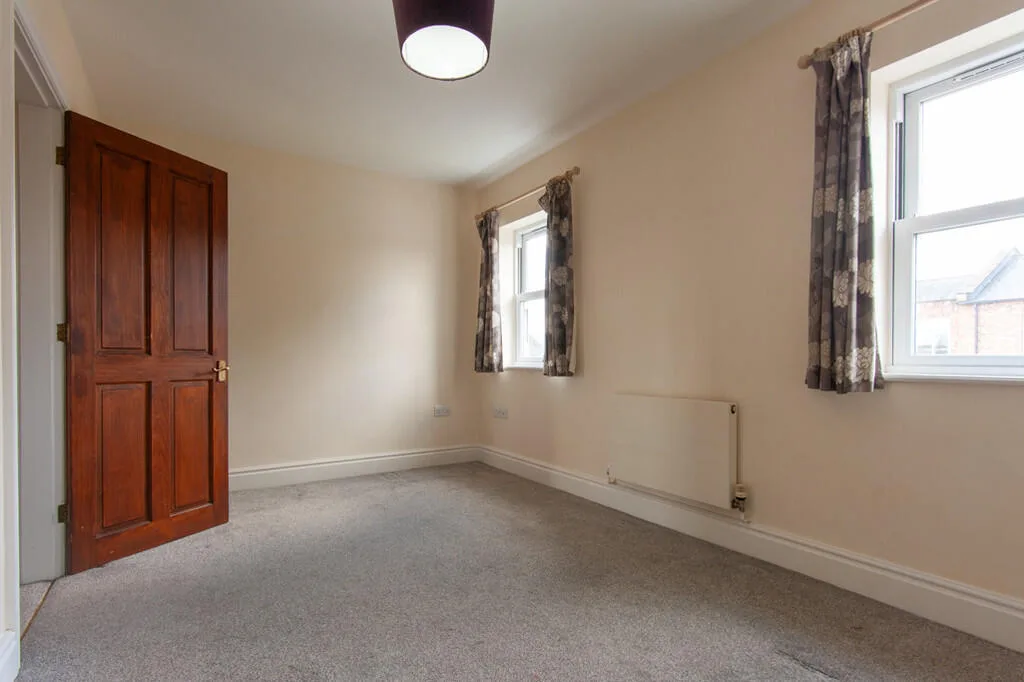 3 bedroom semi-detached house for rent
