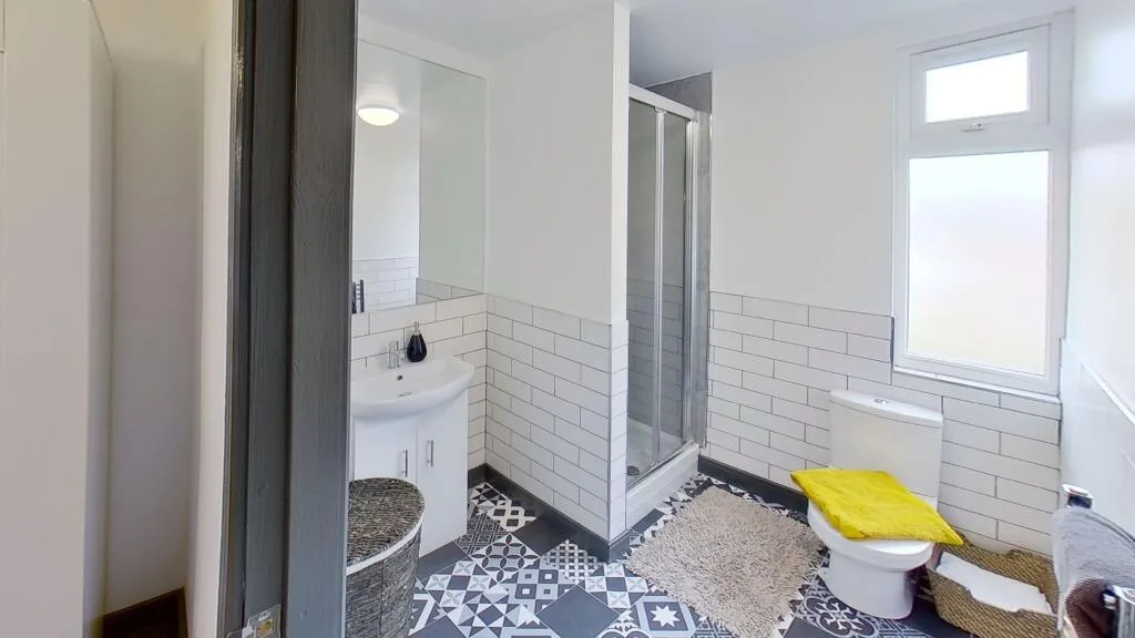 5 bedroom terraced house for rent
