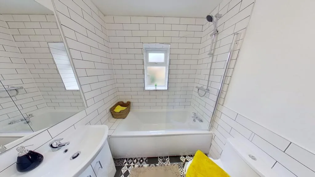 5 bedroom terraced house for rent