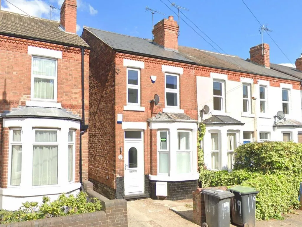 5 bedroom terraced house for rent