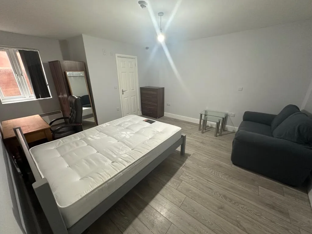 Studio flat for rent
