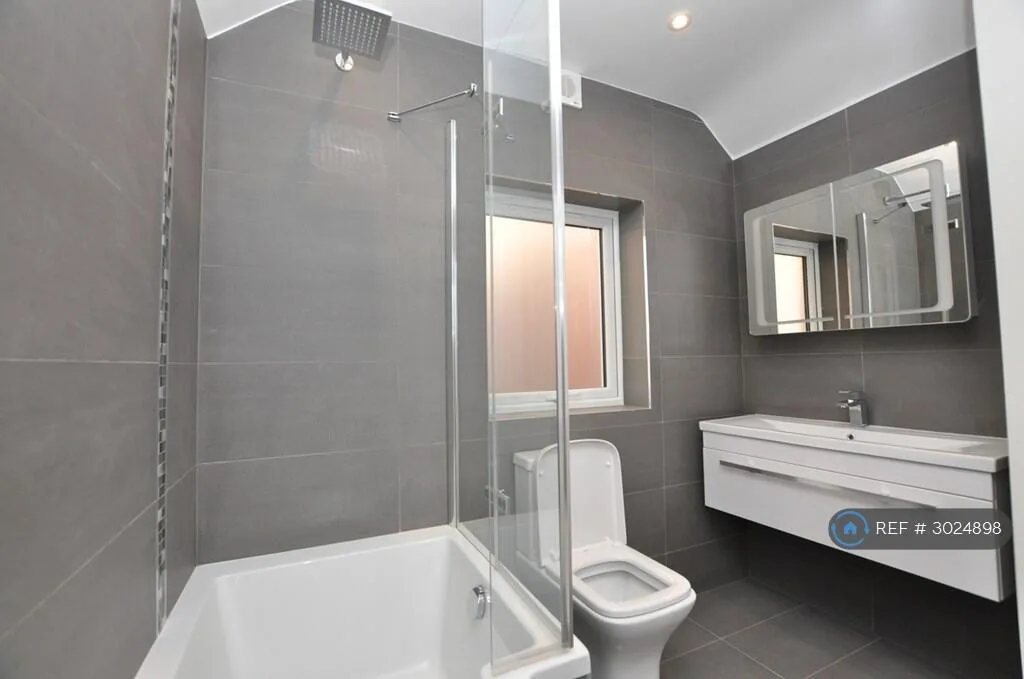 4 bedroom semi-detached house for rent