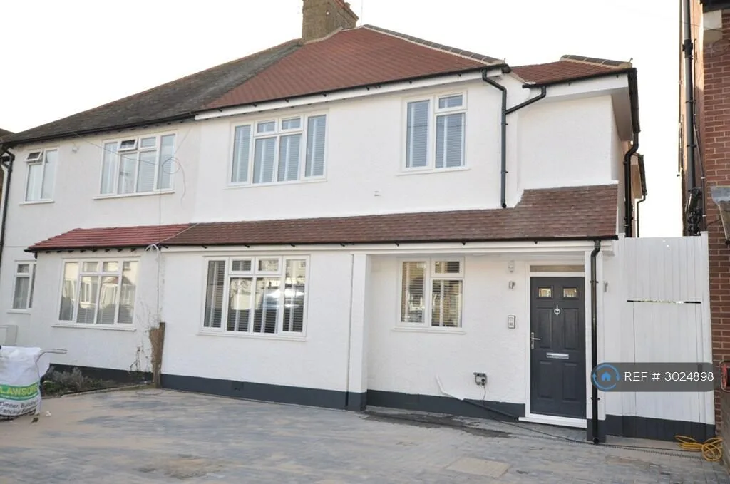 4 bedroom semi-detached house for rent
