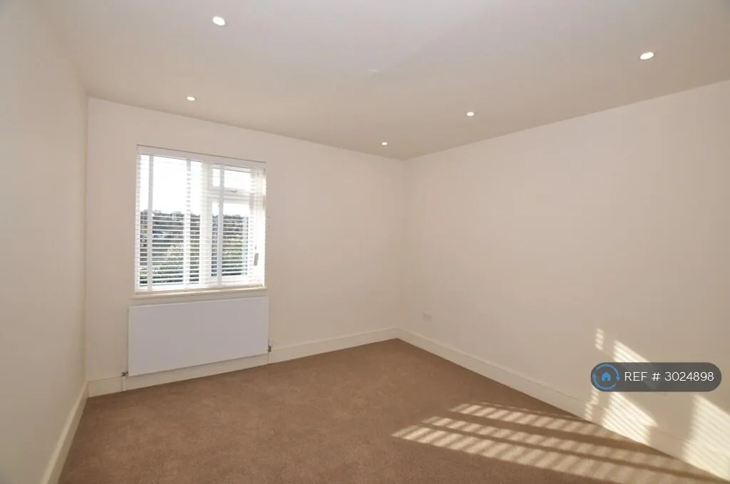 4 bedroom semi-detached house for rent