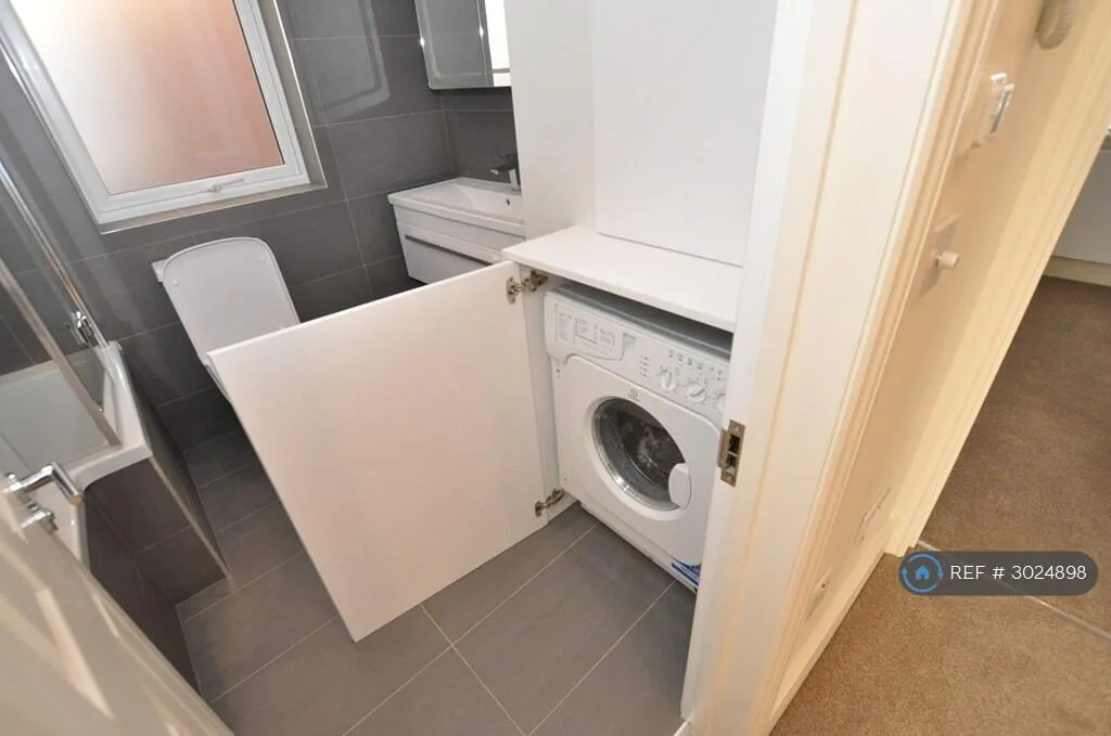 4 bedroom semi-detached house for rent