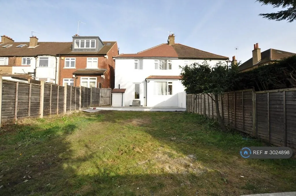 4 bedroom semi-detached house for rent