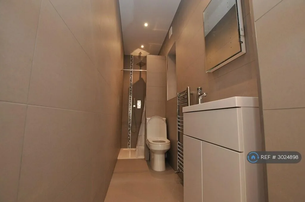 4 bedroom semi-detached house for rent