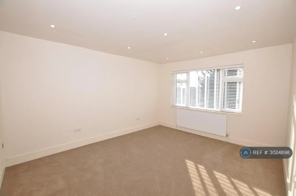 4 bedroom semi-detached house for rent