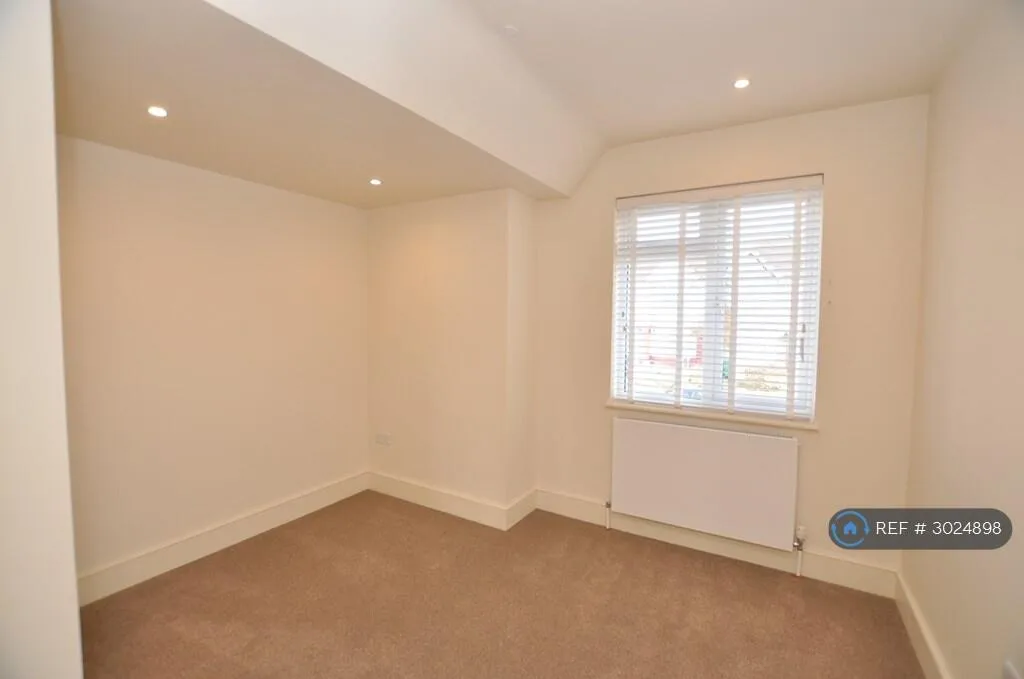 4 bedroom semi-detached house for rent