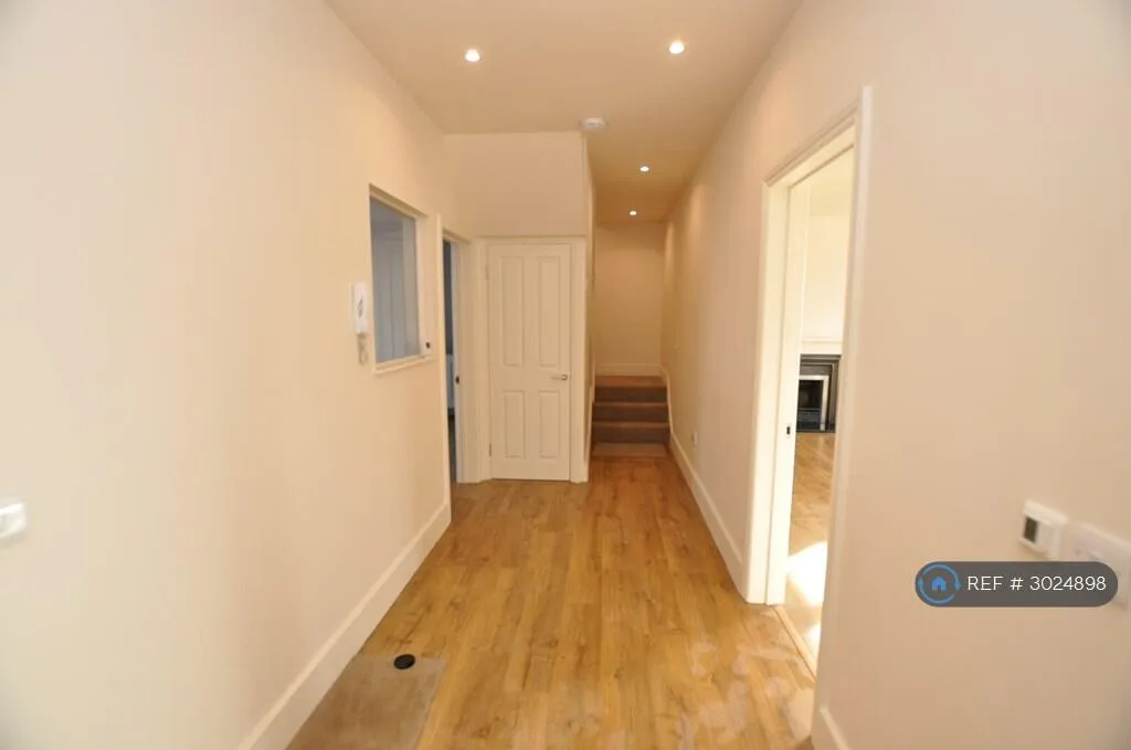 4 bedroom semi-detached house for rent