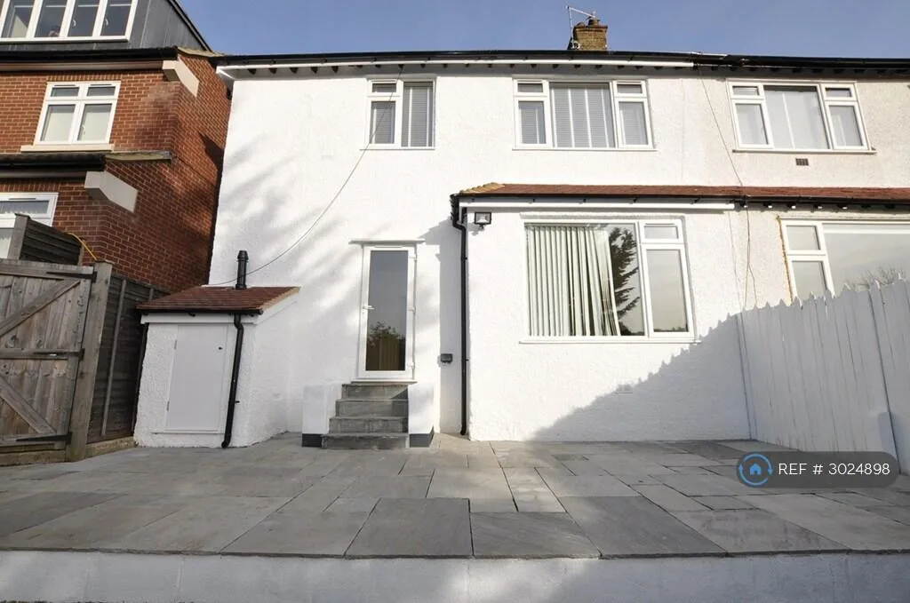4 bedroom semi-detached house for rent