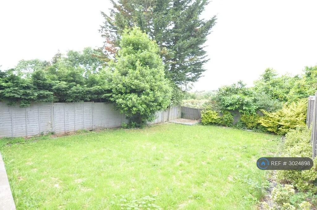 4 bedroom semi-detached house for rent