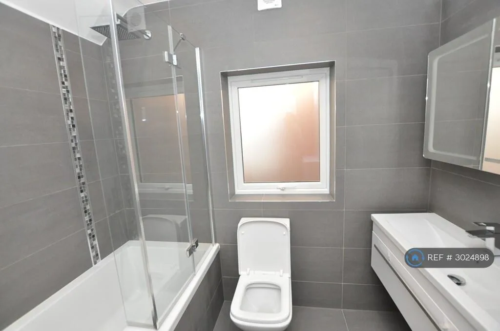 4 bedroom semi-detached house for rent