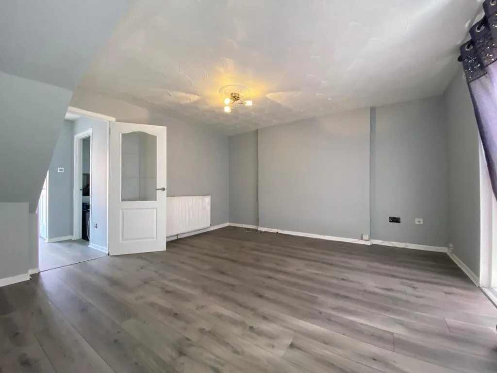 2 bedroom semi-detached house for rent