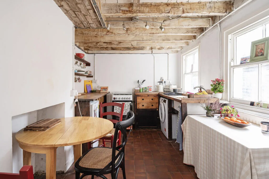 1 bedroom maisonette for rent